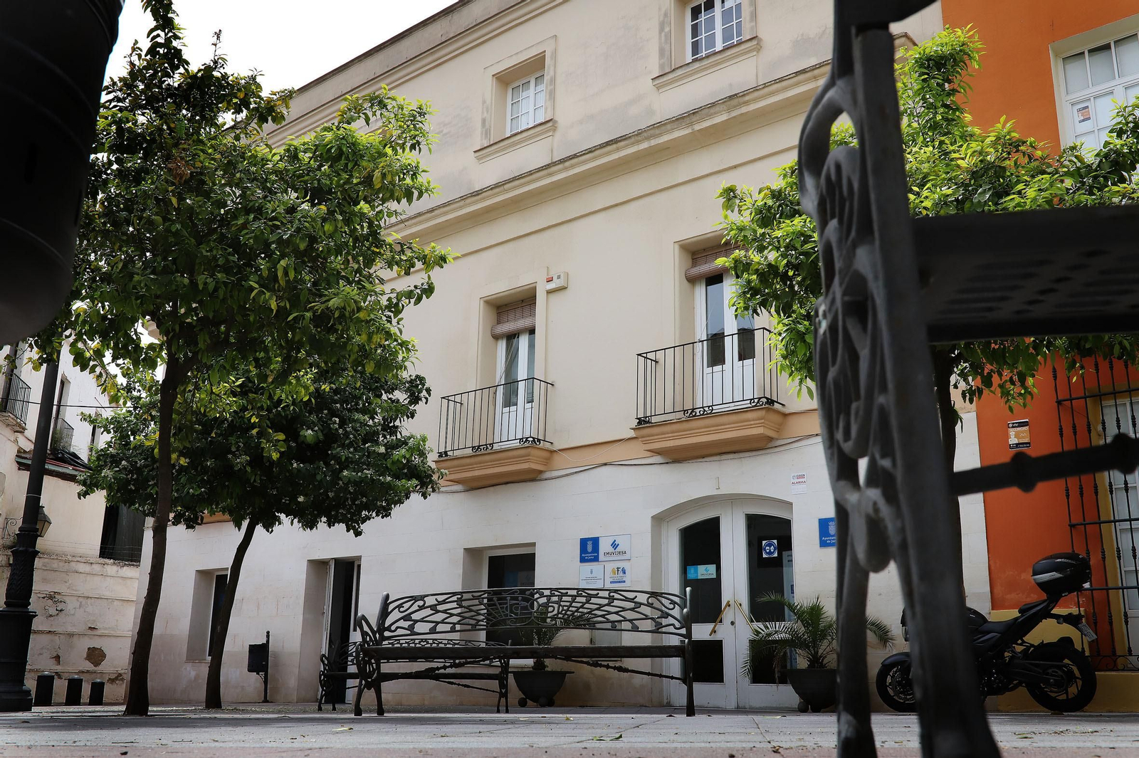 Emuvijesa anuncia la apertura de procesos judiciales para garantizar la convivencia en su parque de viviendas