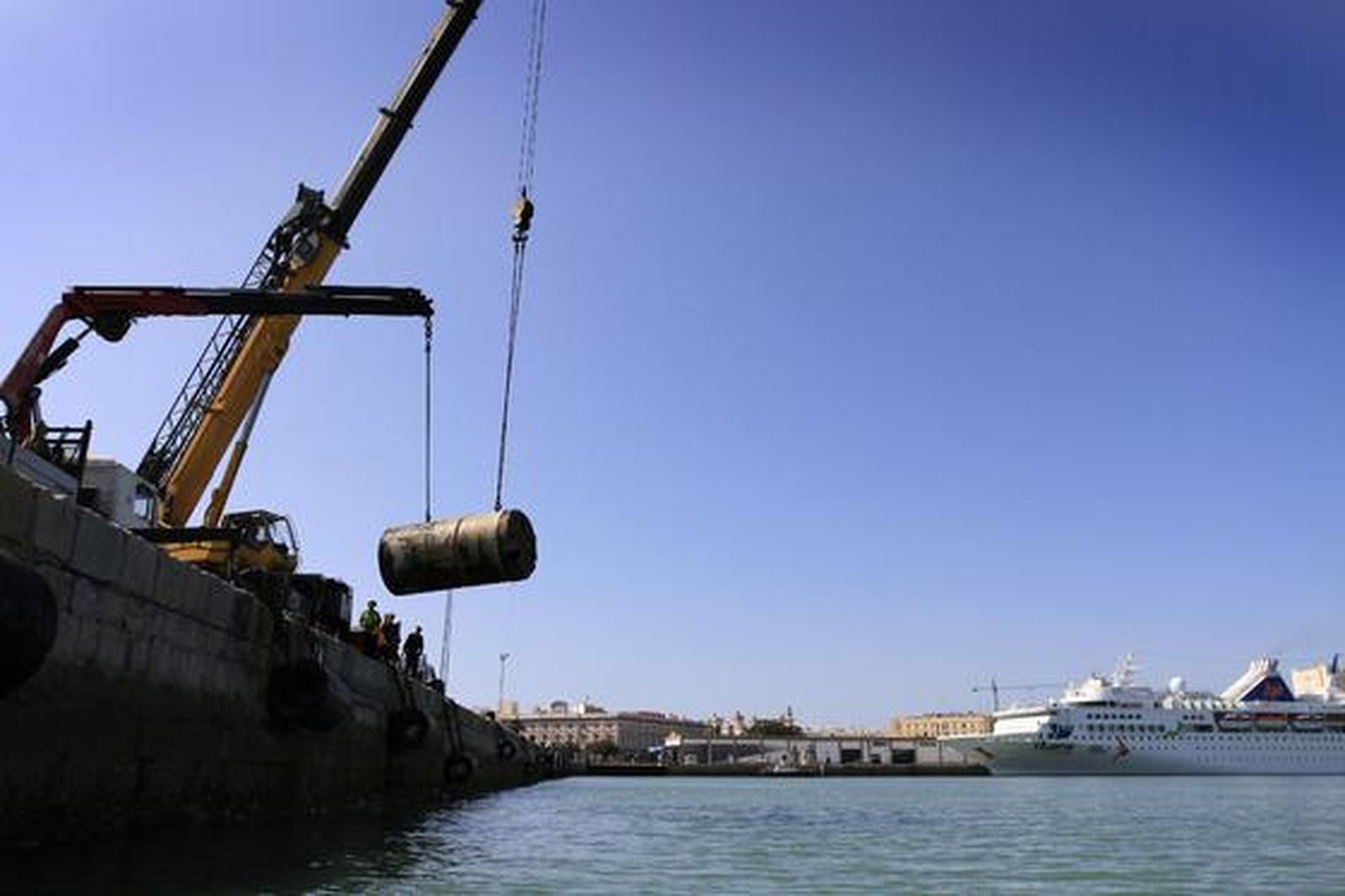 La construcción del aliviadero de pluviales en la plaza de San Juan de Dios culmina su primera fase.

Foto: Almudena Torres