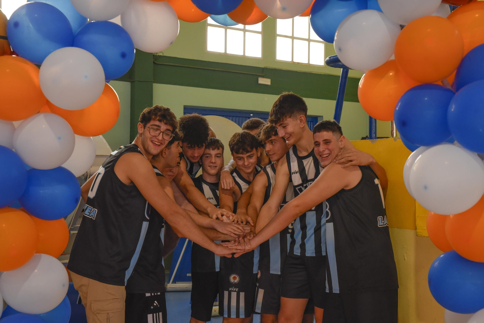 Búscate en la presentación de los equipos de la Unión Linense Baloncesto