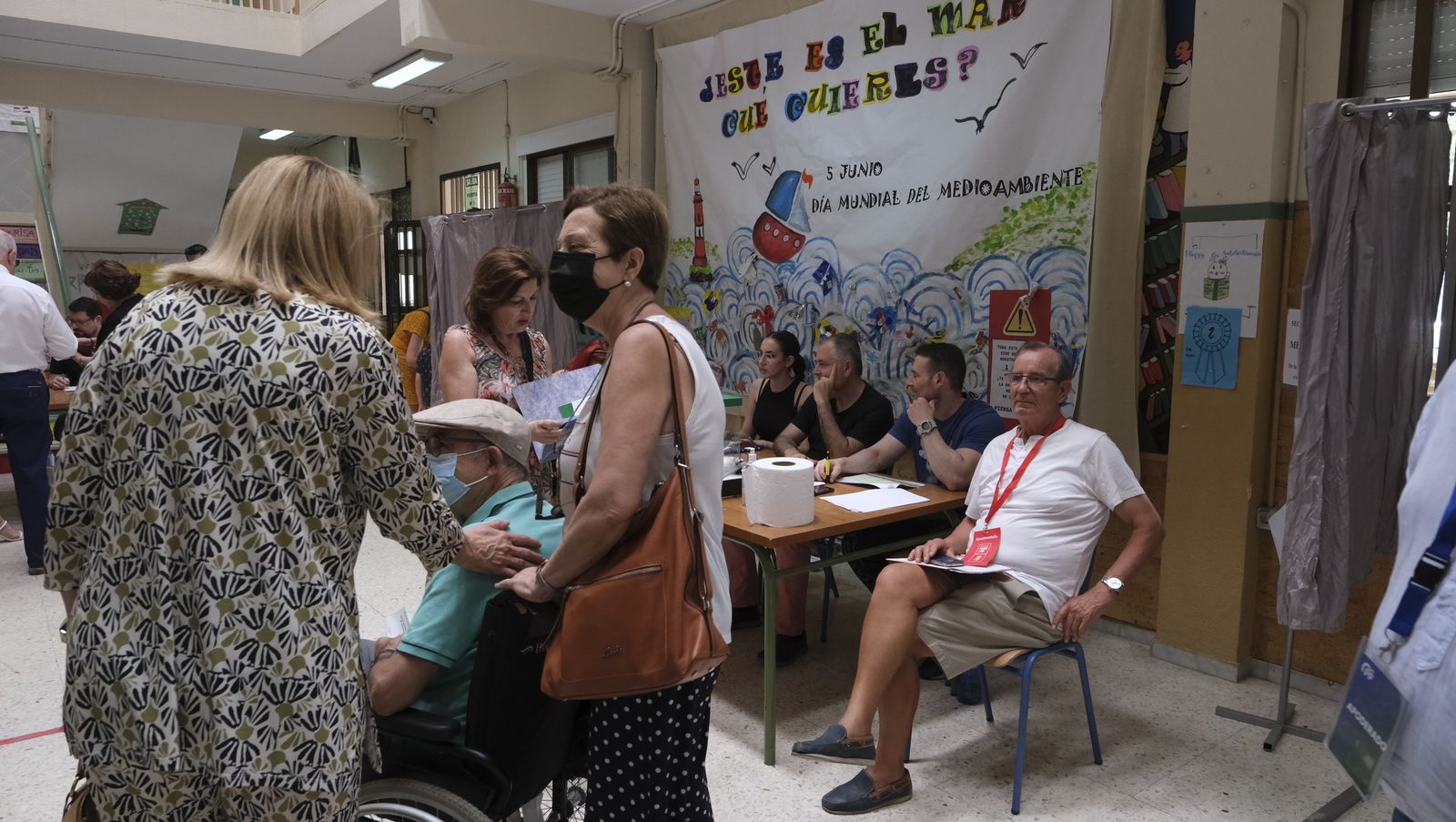 Imágenes de la votaciones en Almería al parlamento andaluz