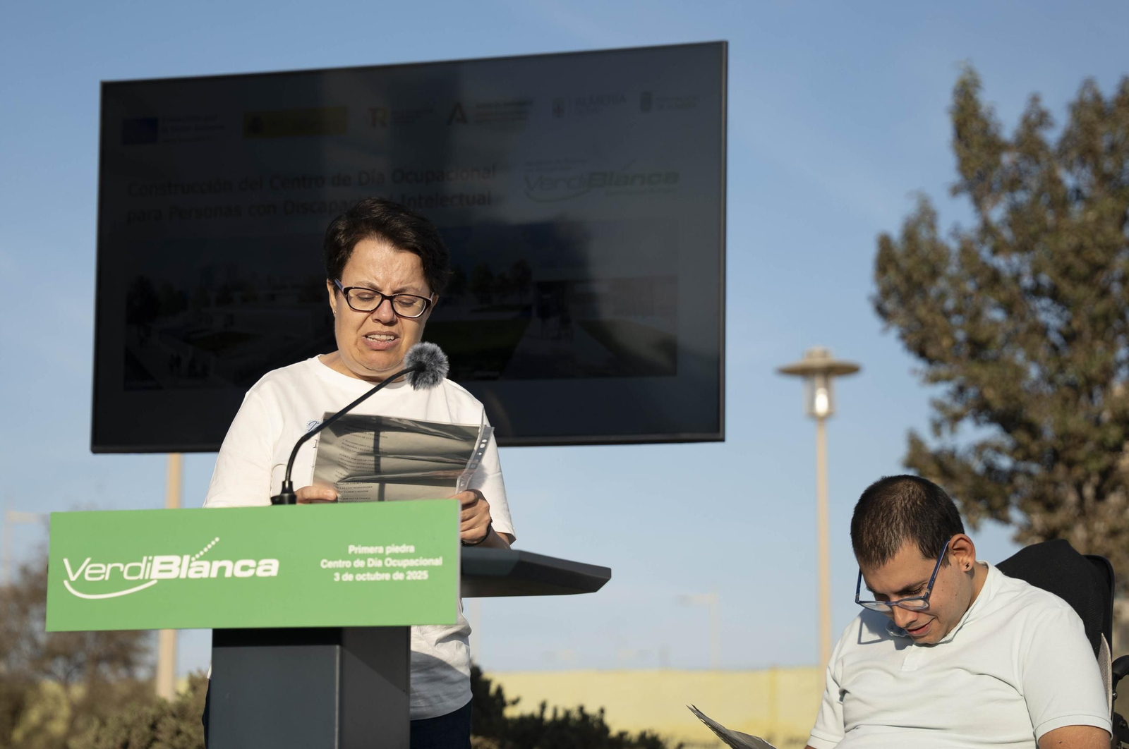 Las imágenes de la primera piedra del centro de día ocupacional Juan Goytisolo de Verdiblanca en Almería