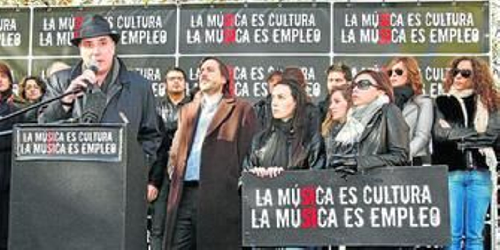 Loquillo participa, en 2009, en una protesta en la que se pedía al Gobierno más contundencia frente a la piratería.
