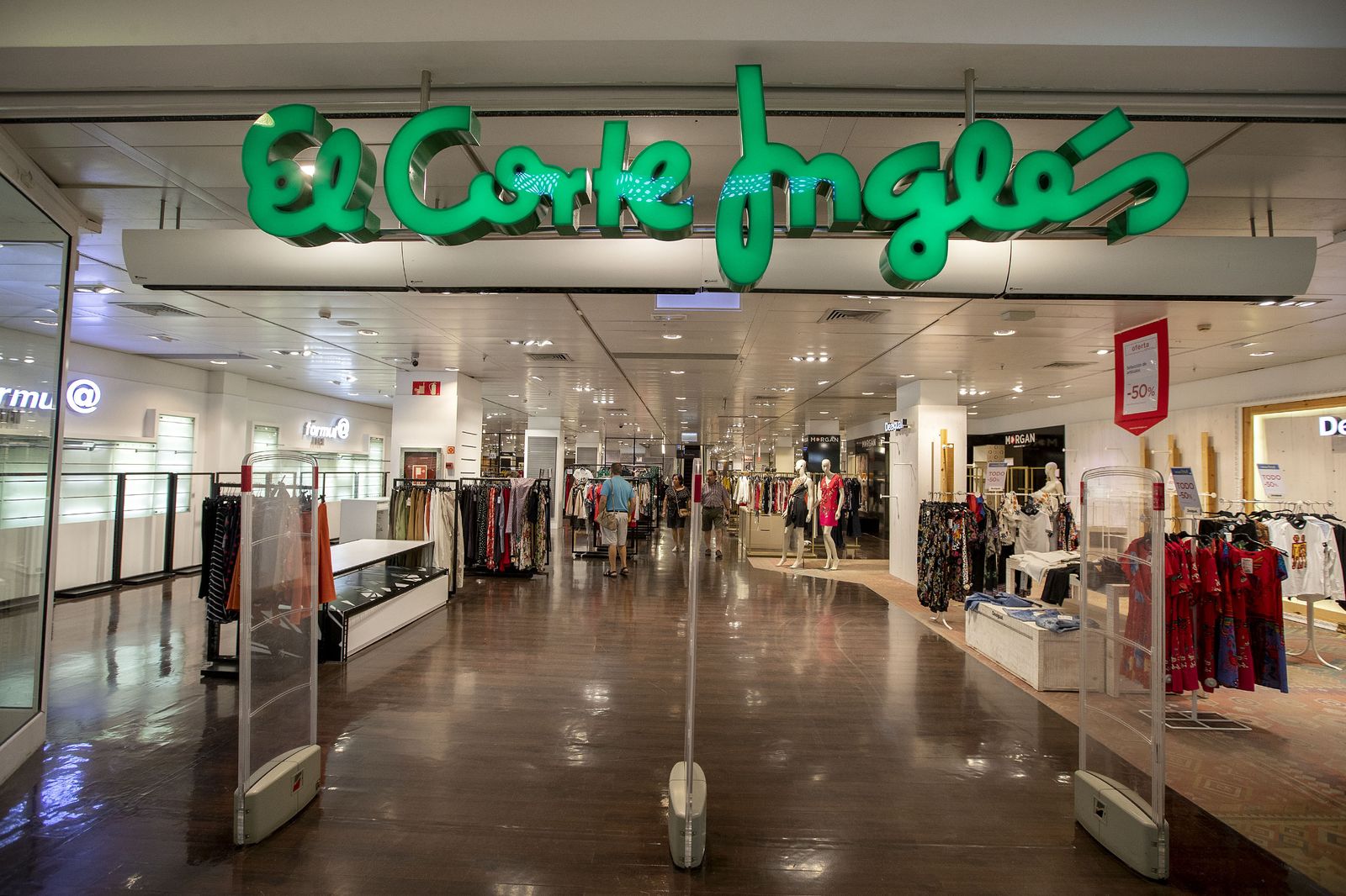 Acceso a El Corte Inglés.