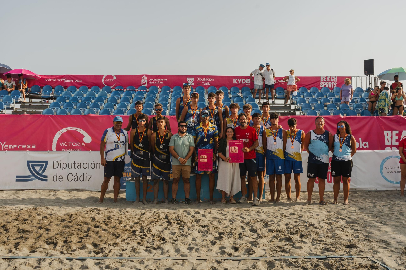 La clausura del Campeonato, con los campeones masculinos en el podio. La clausura del Campeonato, con los campeones masculinos en el podio.