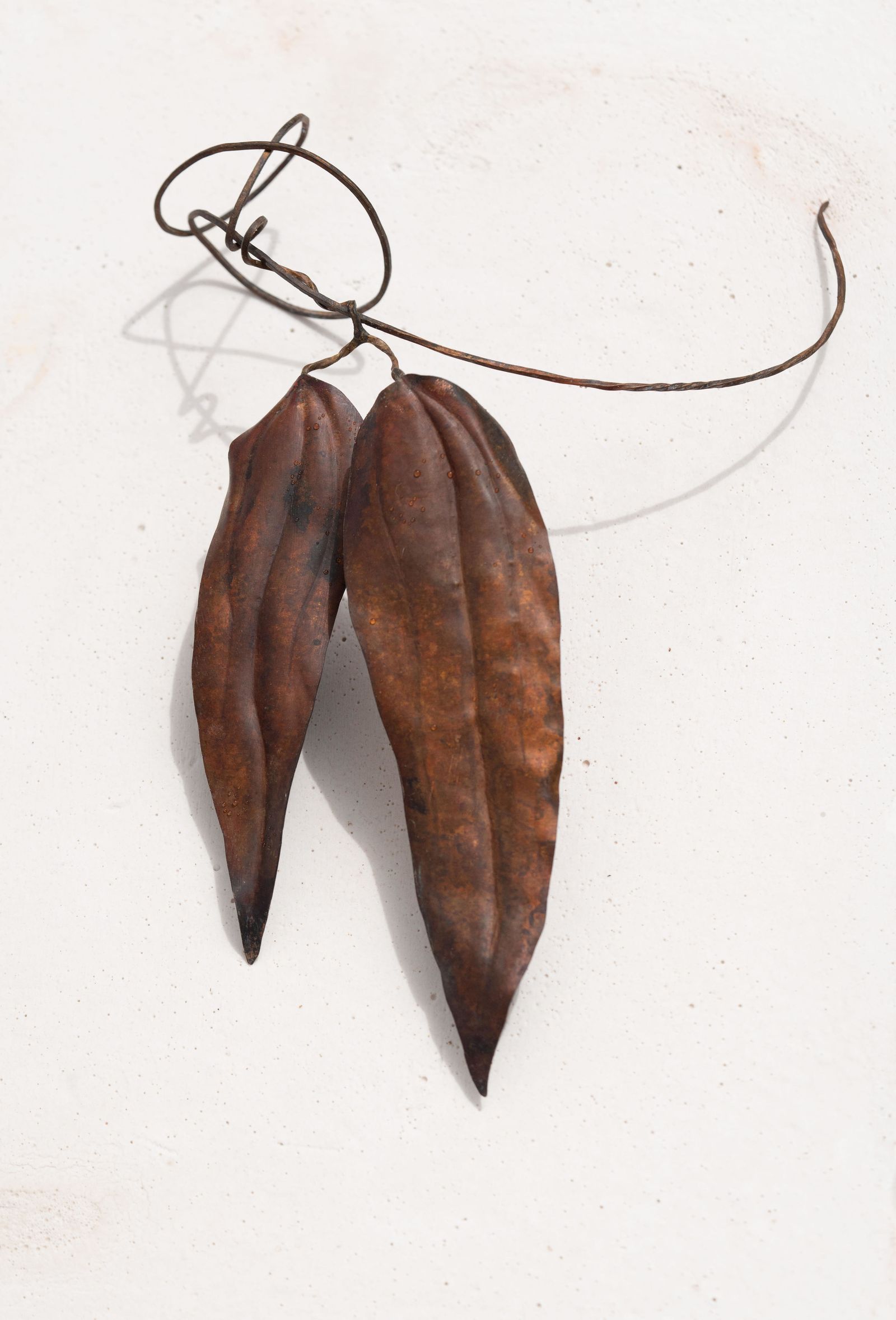 Obra de la artista alemana realizada con latón pintado.