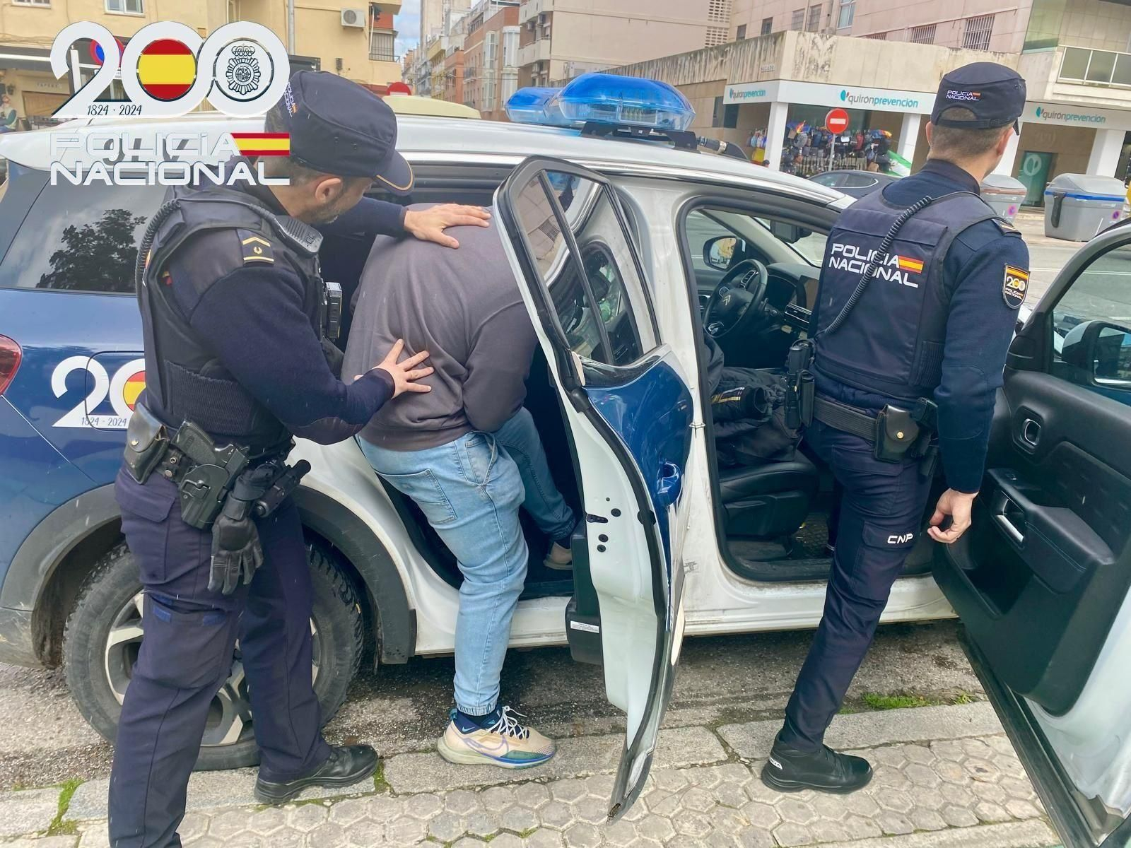 Traslado de un detenido en Sevilla.