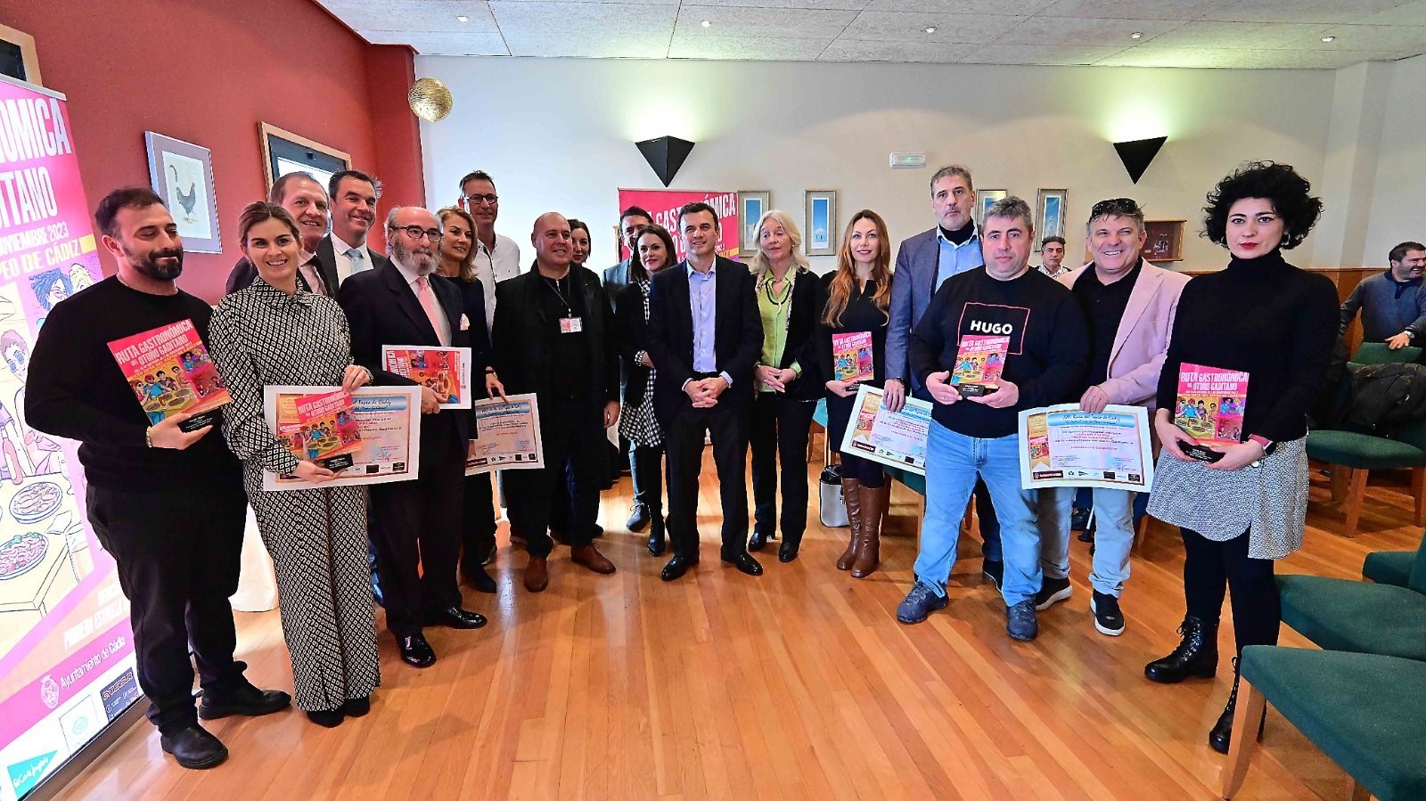 Foto de familia de la entrega de los premios de la XXII Ruta del Tapeo de Cádiz.