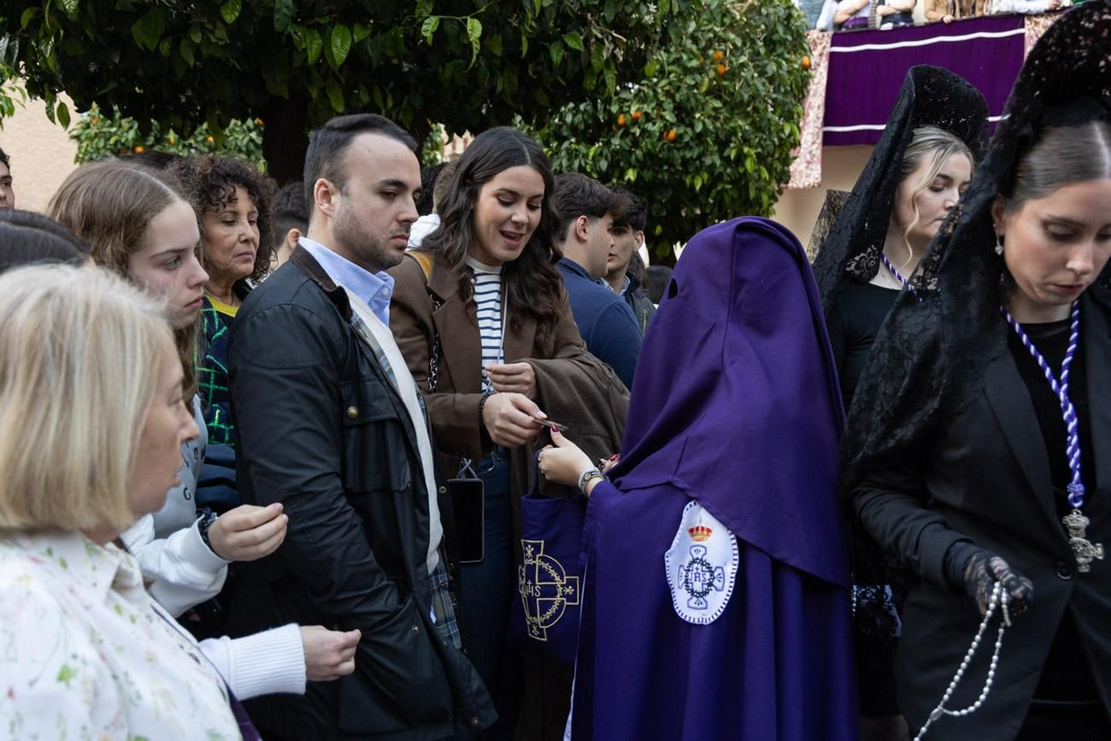Las cofradías de la Vera Cruz, Expiración y Gran Poder lucen sus cortejos en la calle