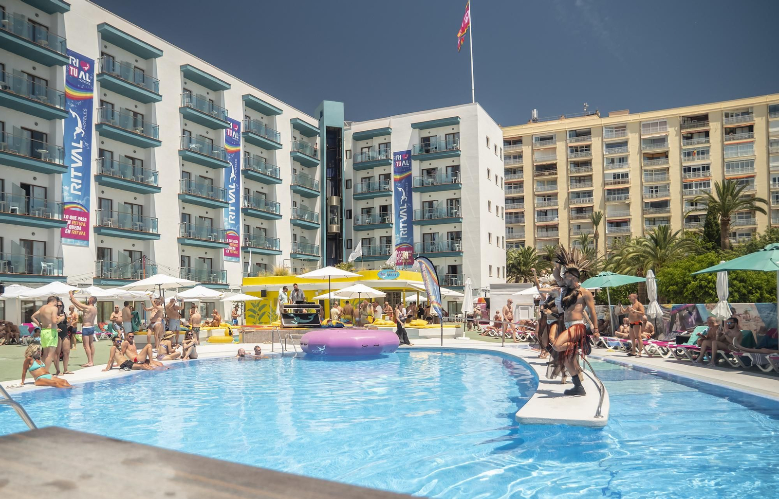 Una imagen de la zona de piscinas del Hotel Ritual de Torremolinos.