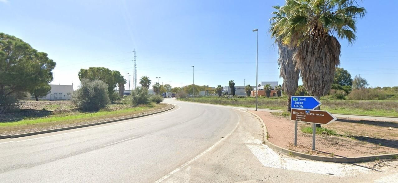 Imagen de la rotonda que enlaza la A-4 y la N-349 en Jerez