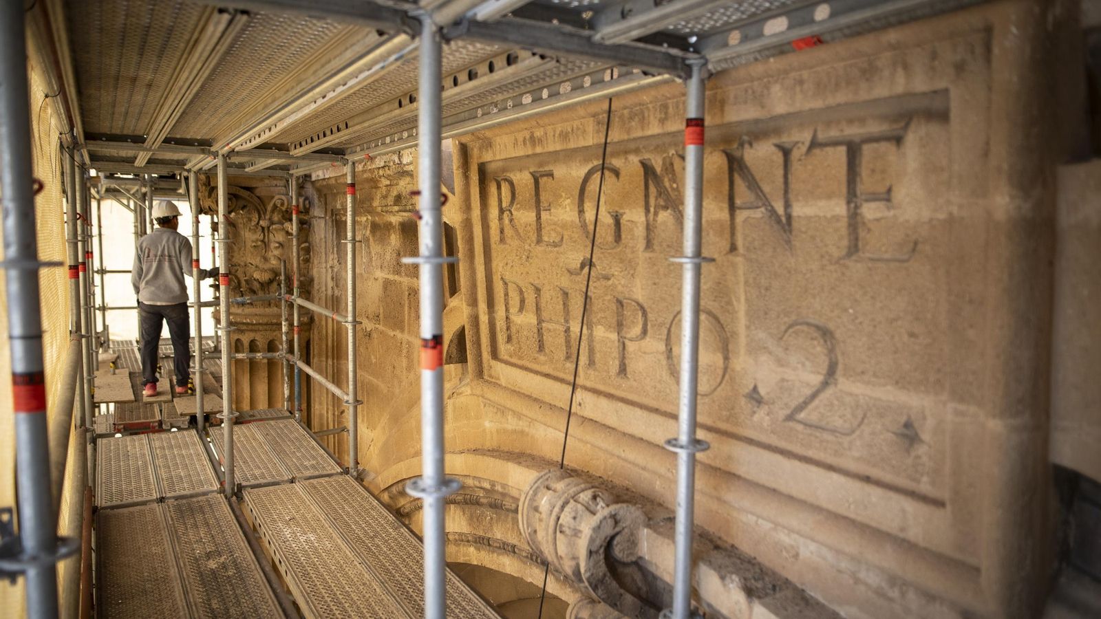 Detalles de decoración de la torre.