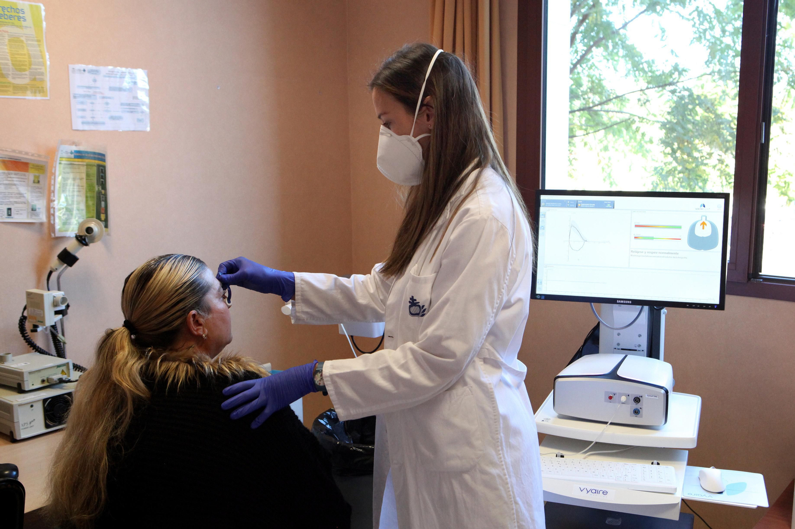 Una paciente en una consulta de deshabituación tabaquica.