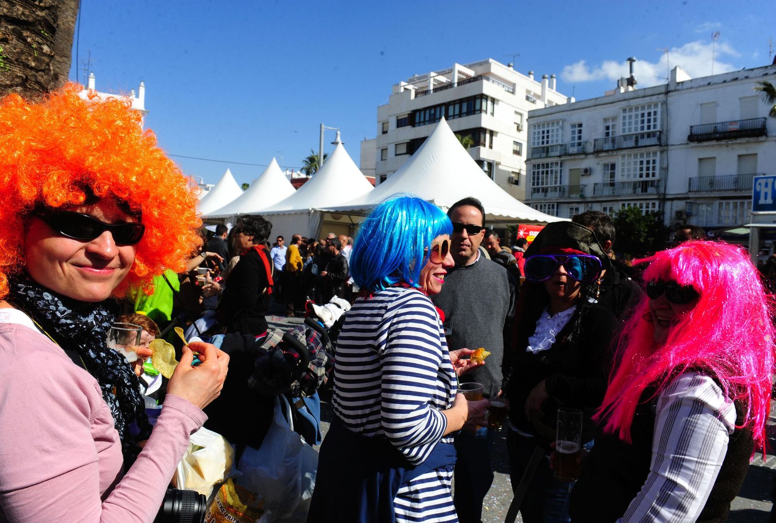 Carnaval en la plaza del Rey de San Fernando en el año 2012, con sus carpas para las peñas
