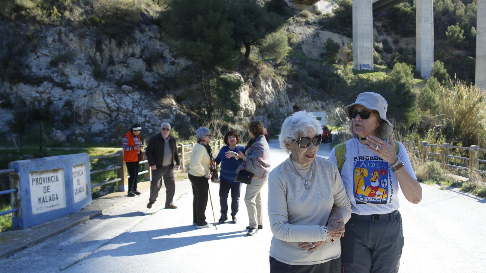 Varios participantes en el límite entre Málaga y Granada