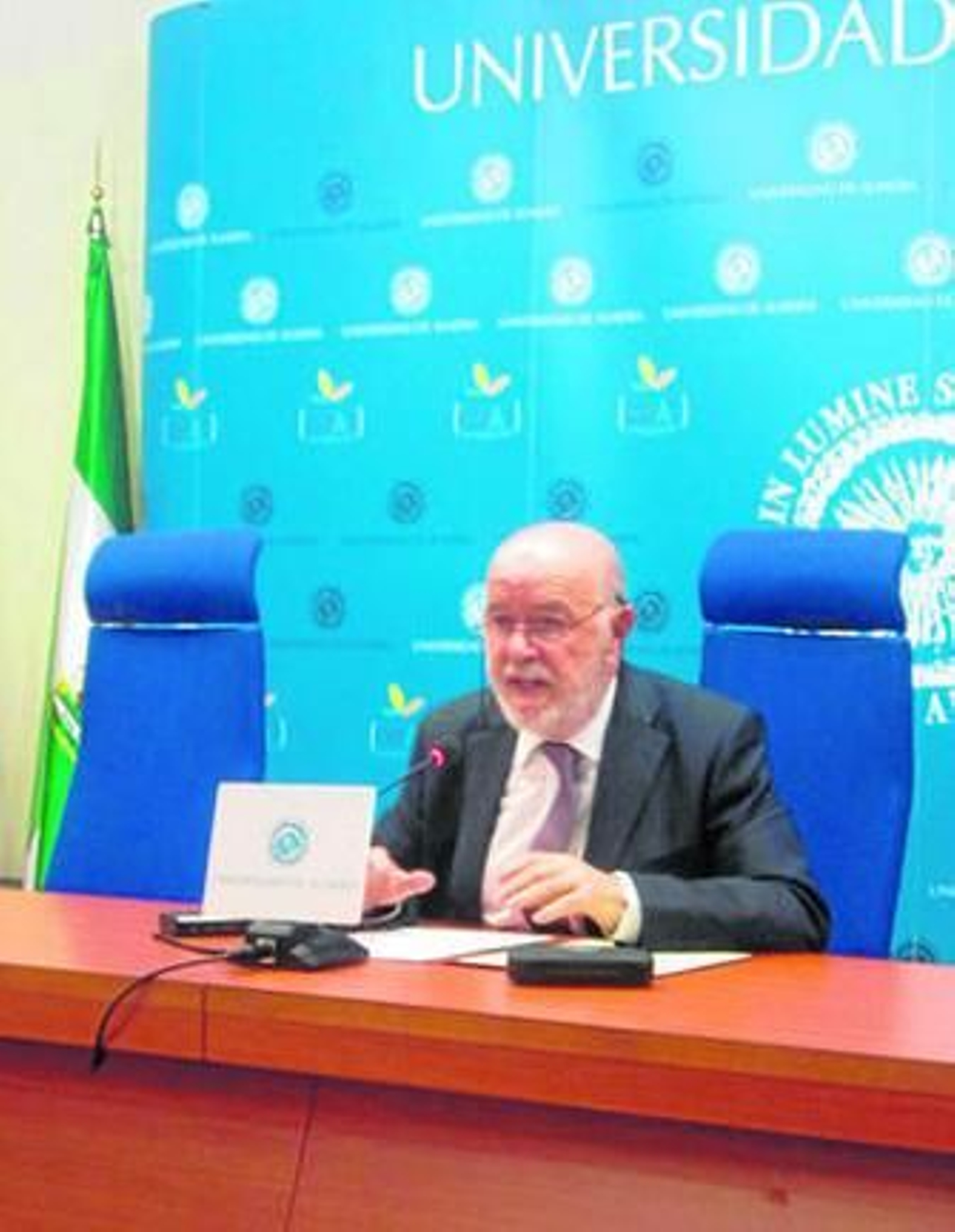 El rector de la UAL, Pedro Molina, ayer en la rueda de prensa.