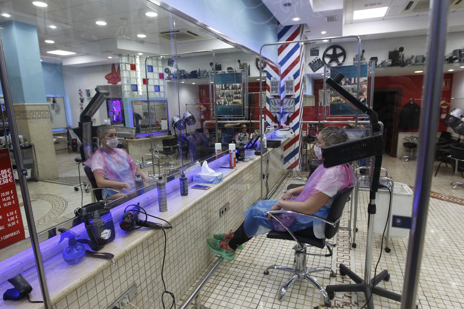 Fotografías primer día de peluquerías en coronavirus-COVID-19. Almería