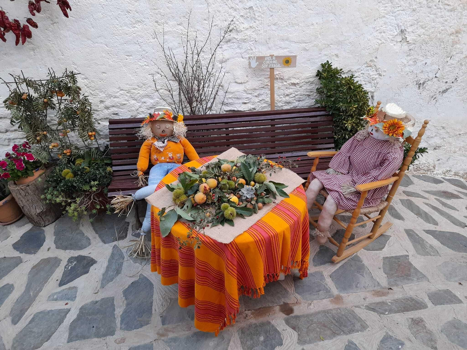 Bacares viste sus calles de otoño como reclamo turístico