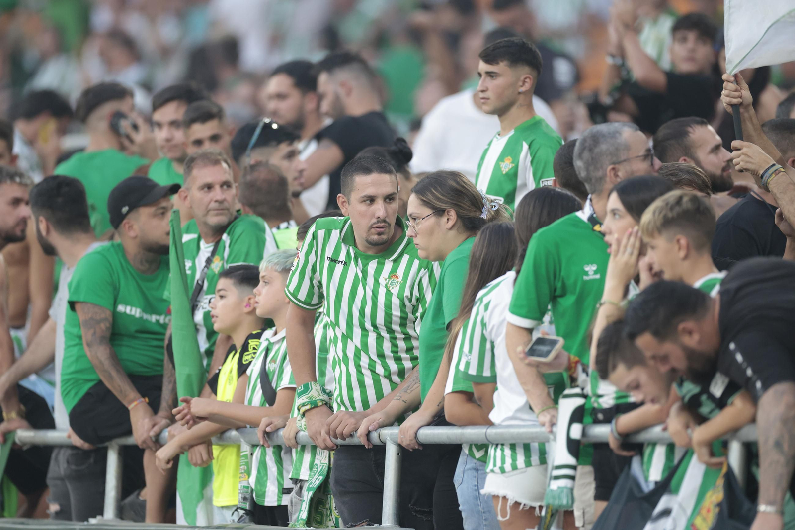 Búscate en las fotos del Betis - Alavés