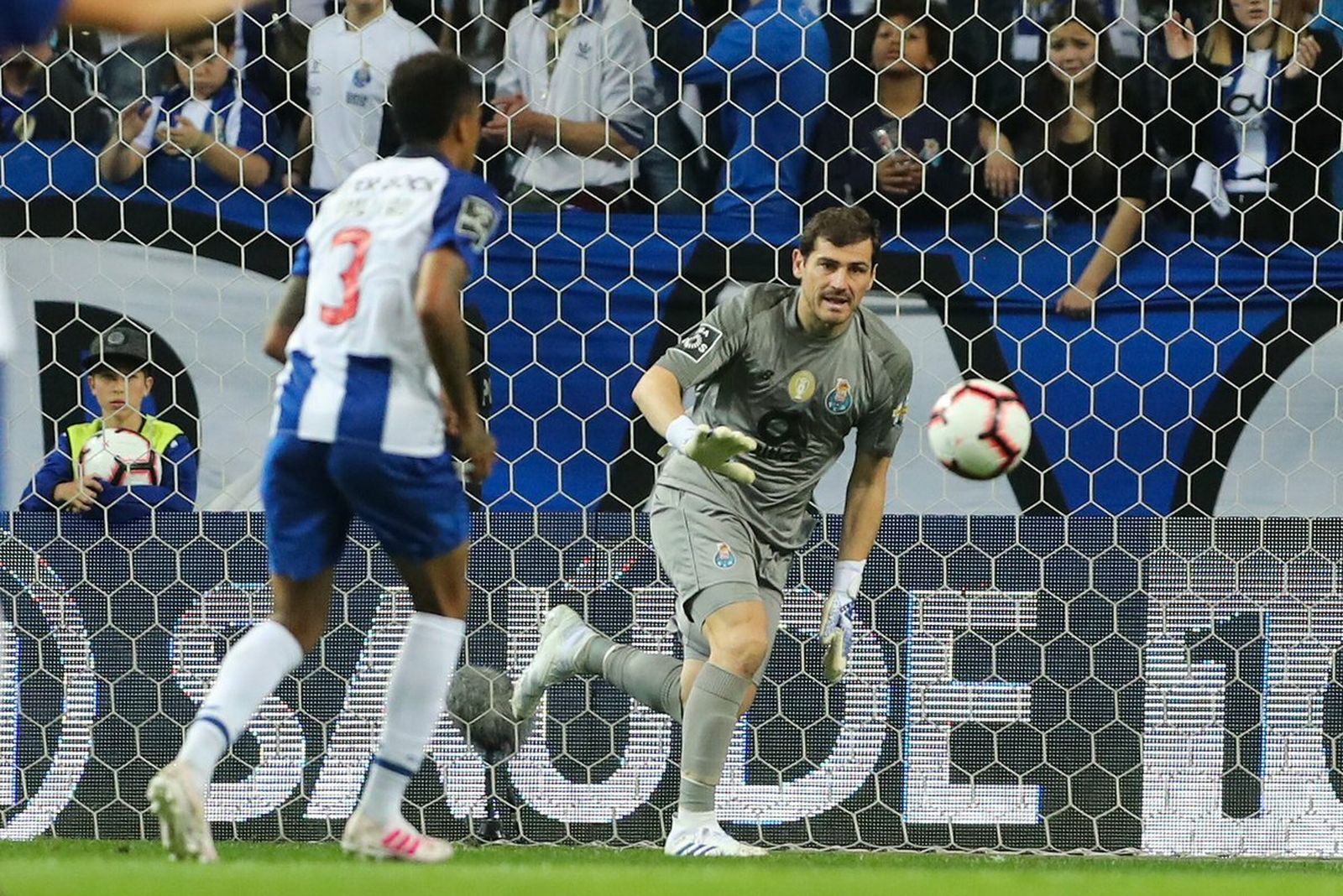 Casillas en un partido con el Oporto