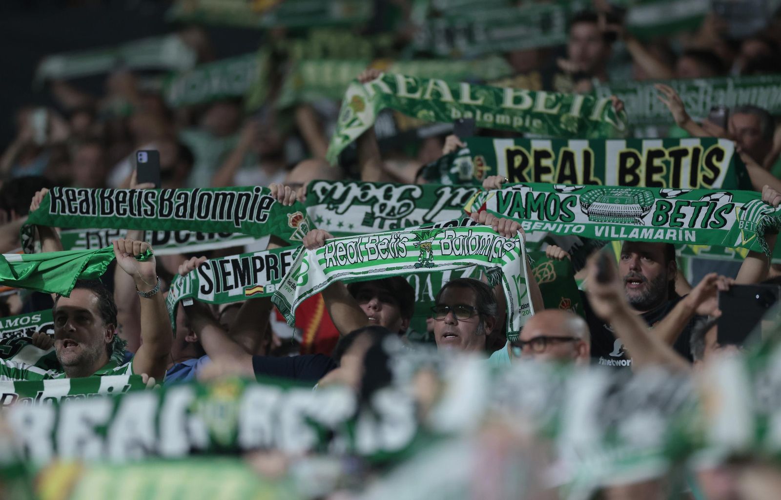 Búscate en las fotos del Betis - Nottingham Forest