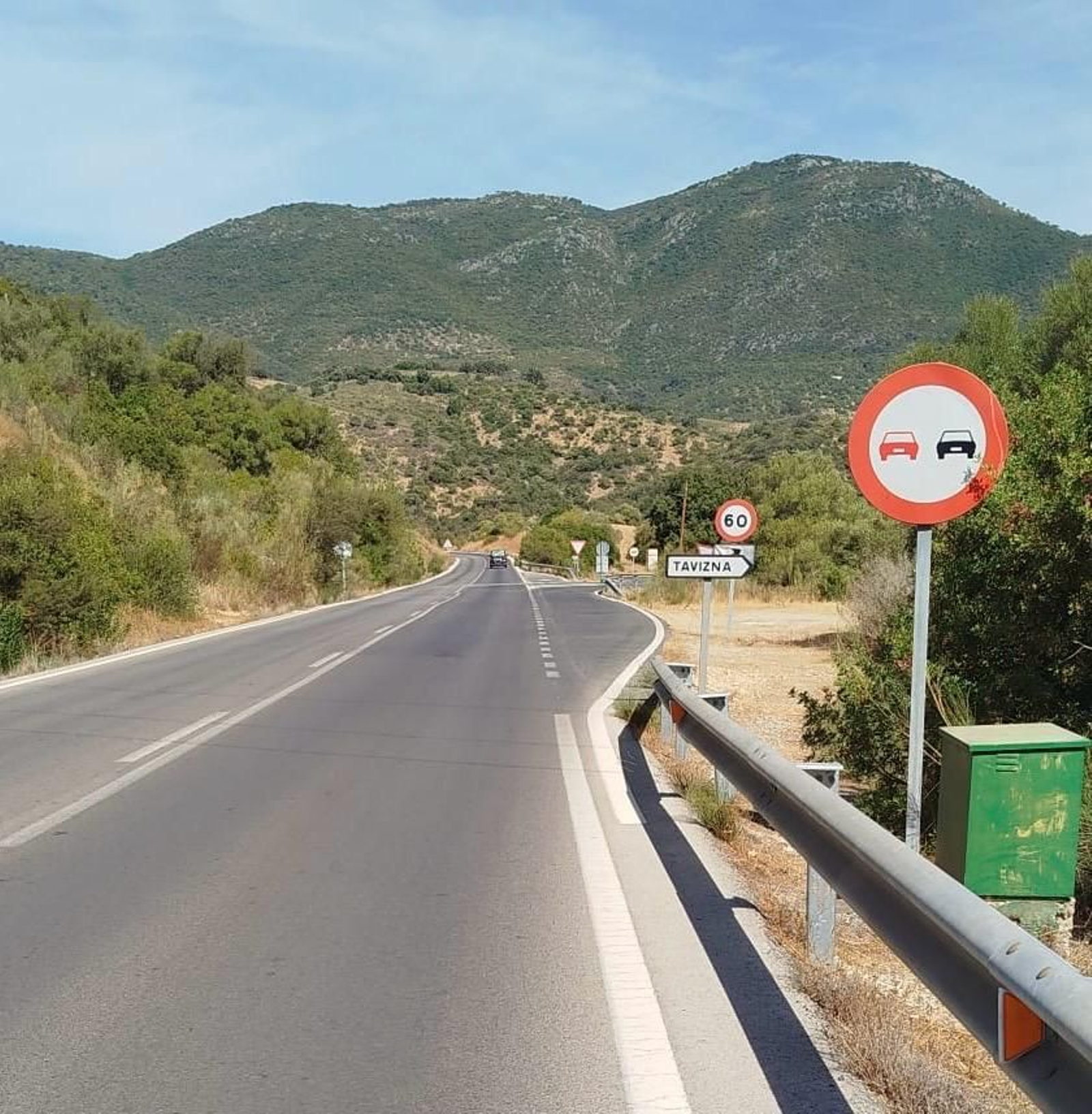 Acceso a Tavizna por la carretera.