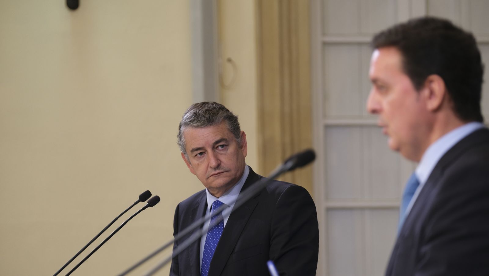 Imágenes de la visita del Consejero de Presidencia, Antonio Sanz, a la Diputación de Almería