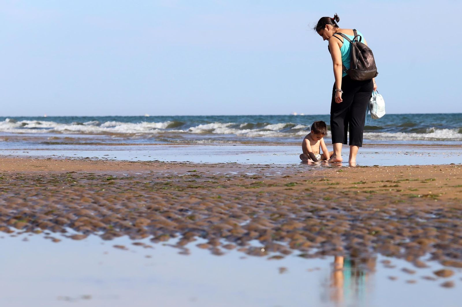 Imágenes de la playa de Punta Umbría en la fase 1 de la desescalada