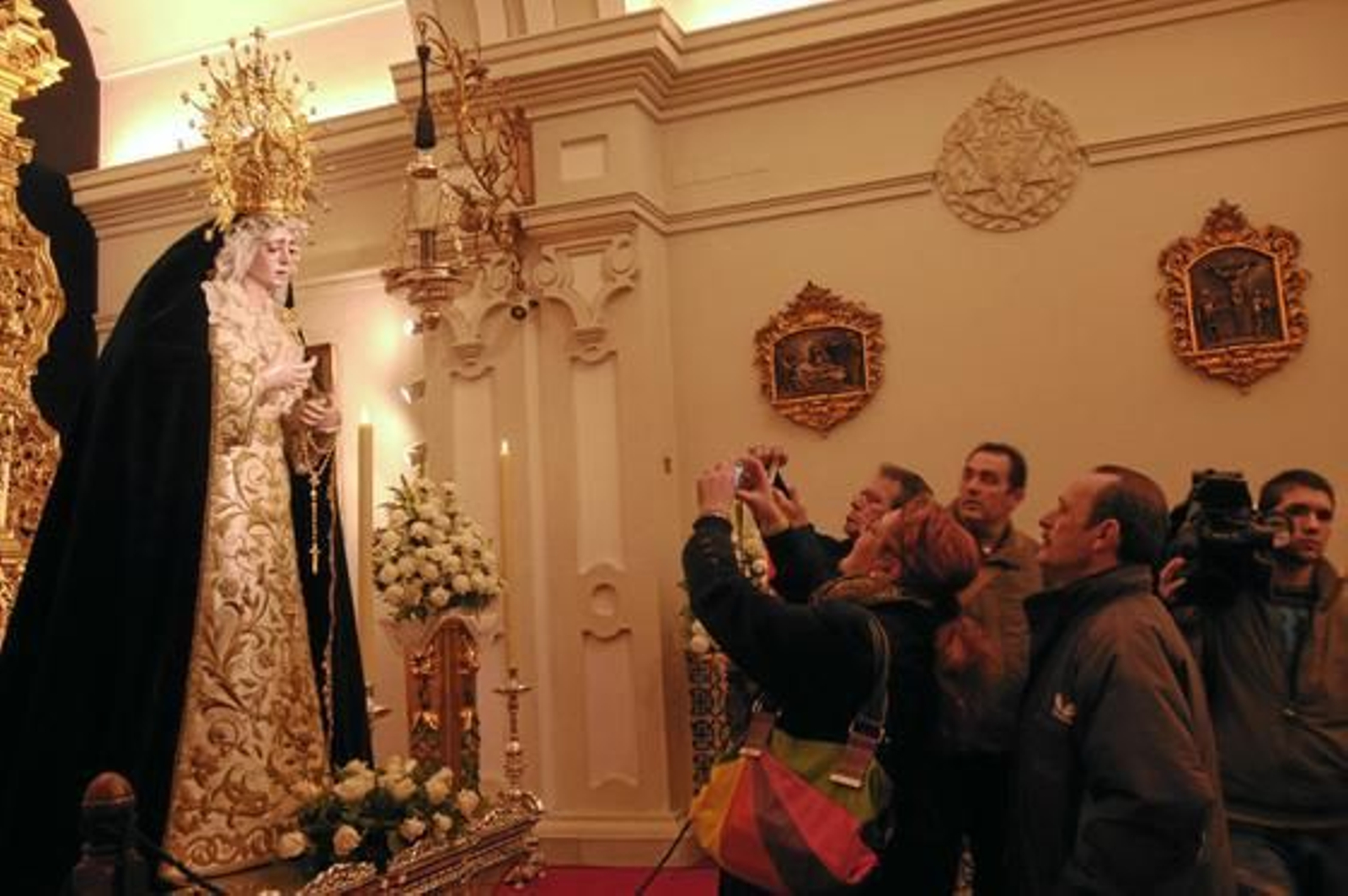 La Virgen de La Estrella ha estado lejos de Triana durante 20 semanas en la que ha sido sometida a un proceso de restauración en la sede del Instituto Andaluz de Patrimonio Histórico (IAPH).

Foto: Ruesga Bono/Manuel Gómez