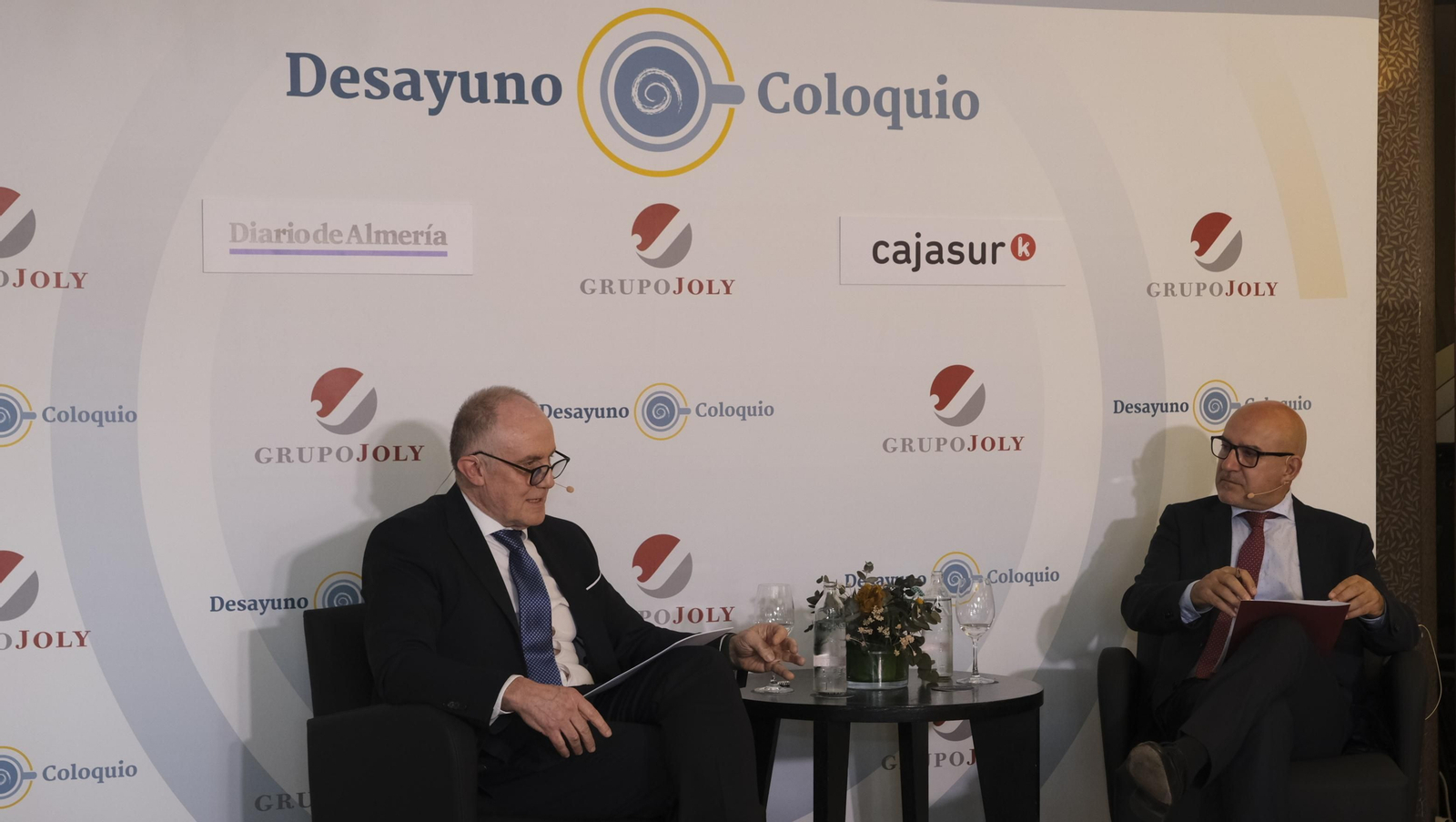 Desayuno coloquio de Grupo Joly y Cajasur, con la participación del ponente Enrique de los Ríos