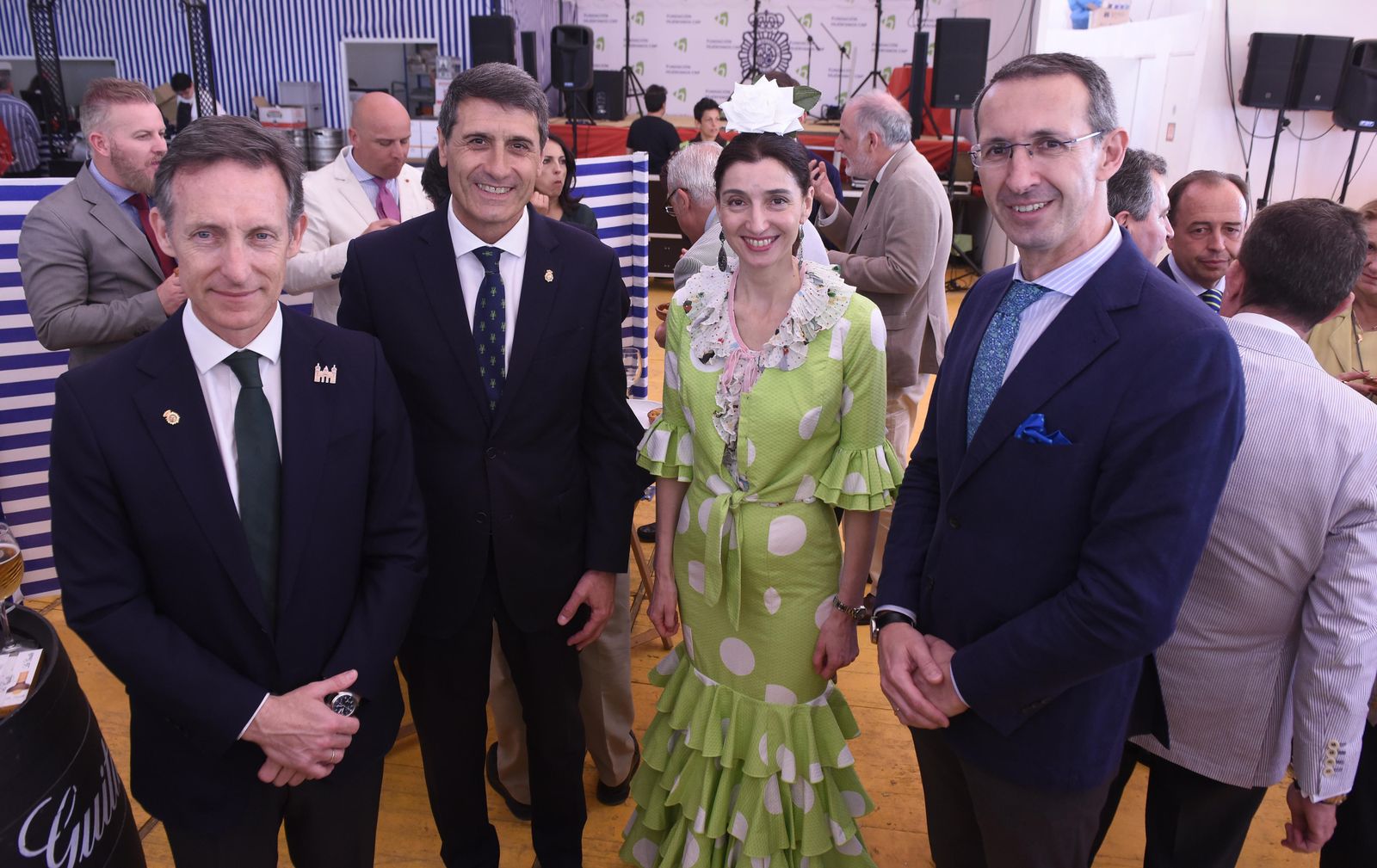 Luis Sánchez (Sando), Pedro Fernández (Delegado del Gobierno), la ministra de Justicia Pilar Llop, y  el delegado del Banco de España, Fernando de Arteaga, en la caseta de la Policía Nacional..