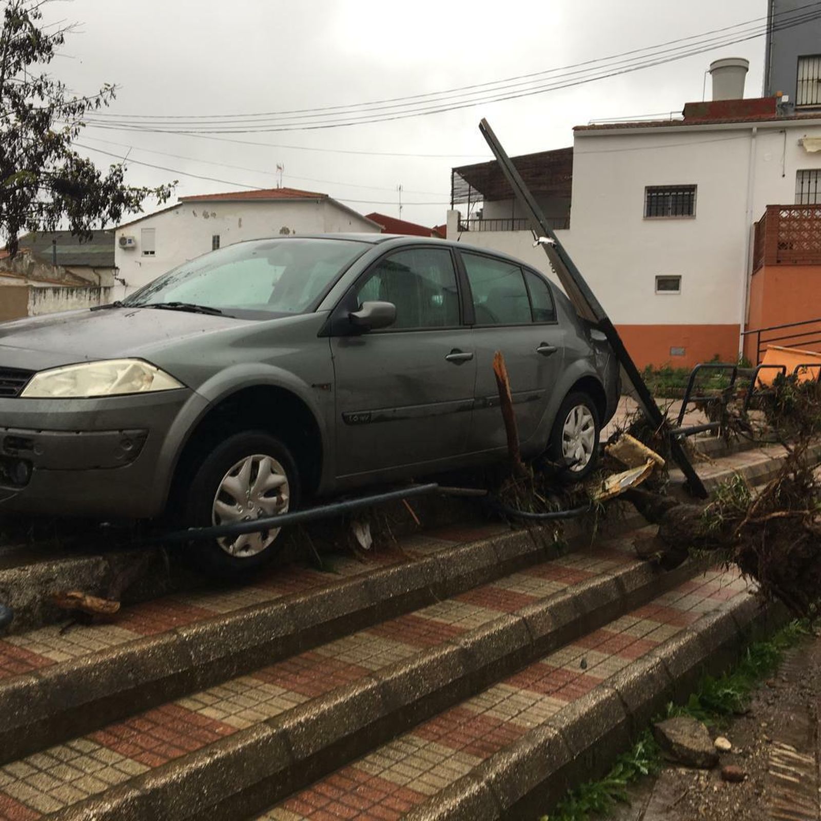 Imágenes de los destrozos que ha provocado el paso de Elsa por el pueblo de Nerva
