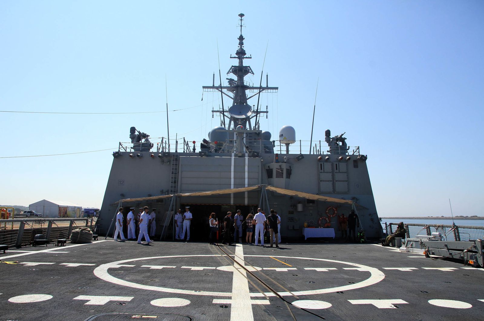 Imágenes de la Fragata Cristóbal Colón F-105