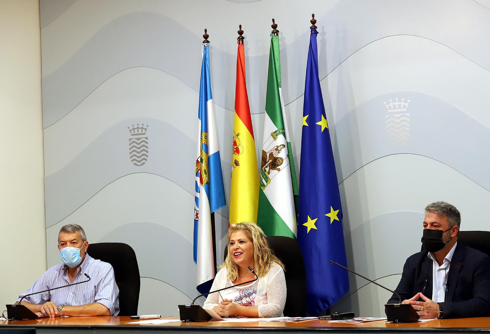Mamen Sánchez, flanqueada por César Saldaña y Rubén Pérez en la presentación de las Fiestas de la Vendimia.