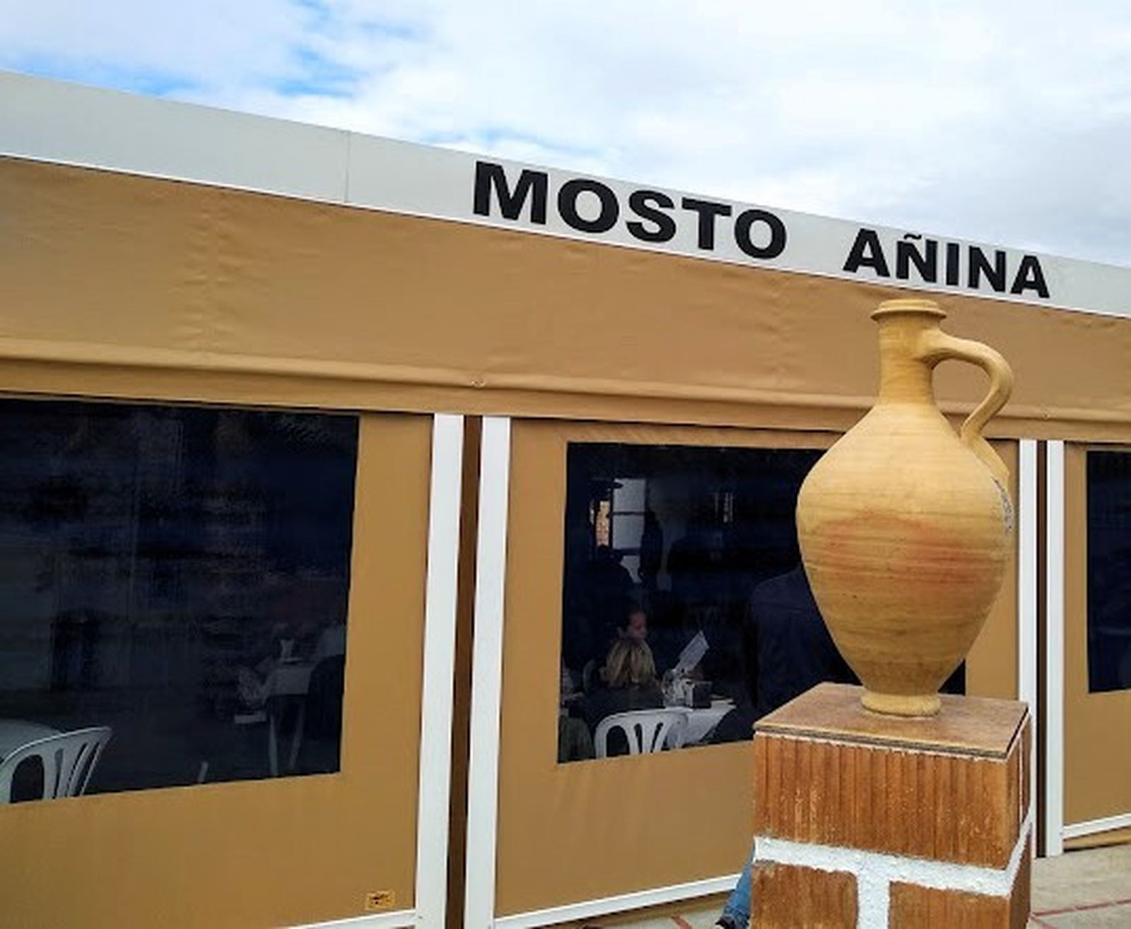 Mosto Añina