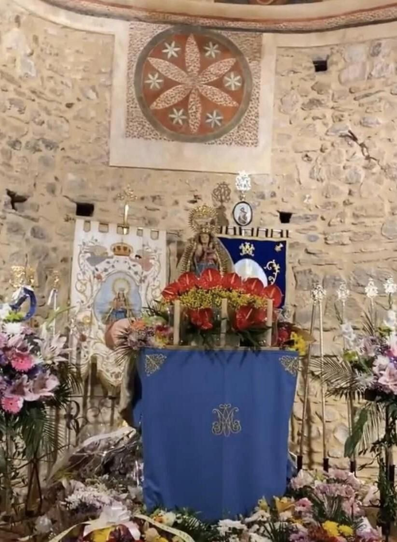 Interior de la ermita de las Virtudes.