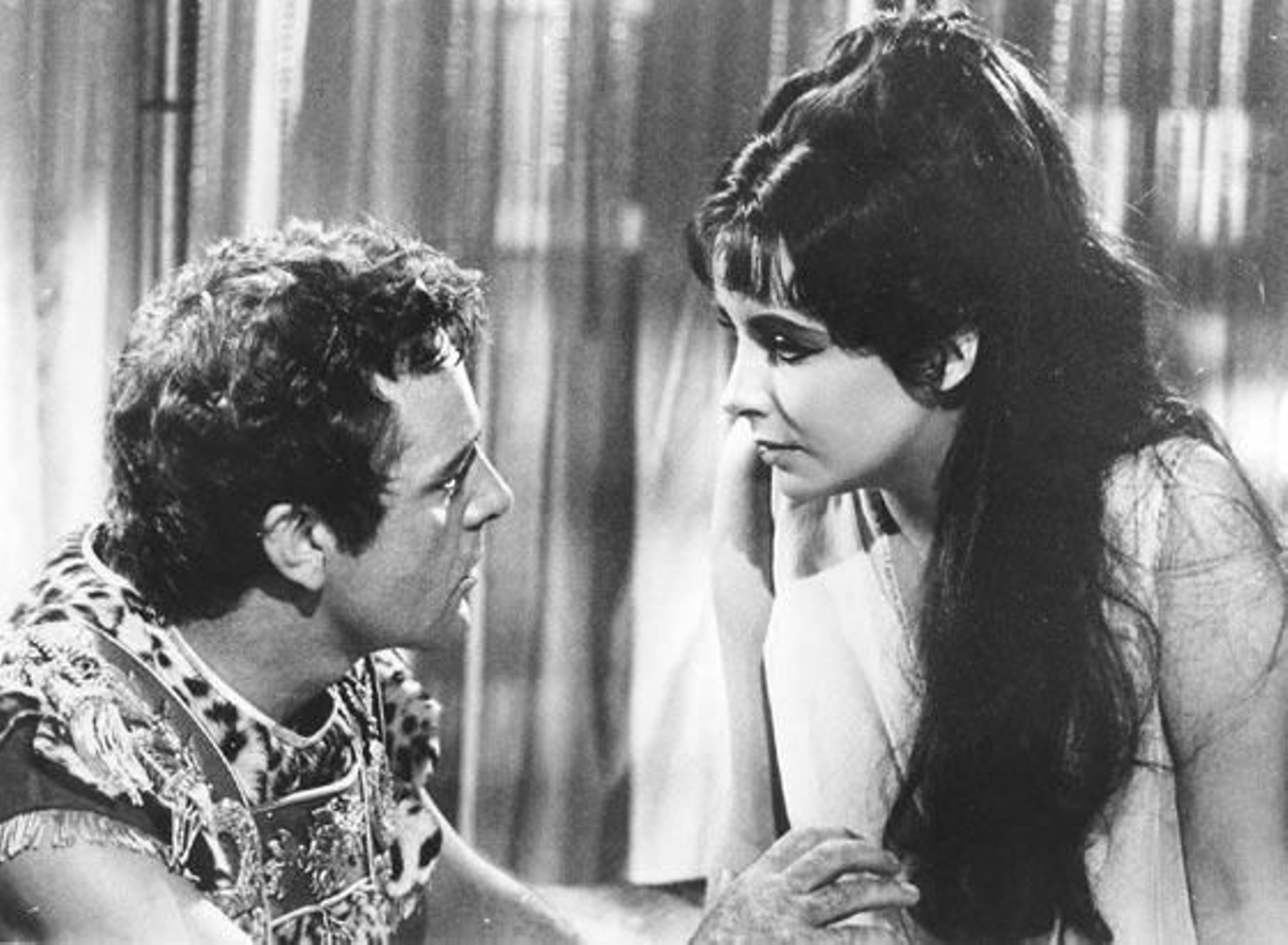 Junto a Richard Burton en 'Cleopatra'.
