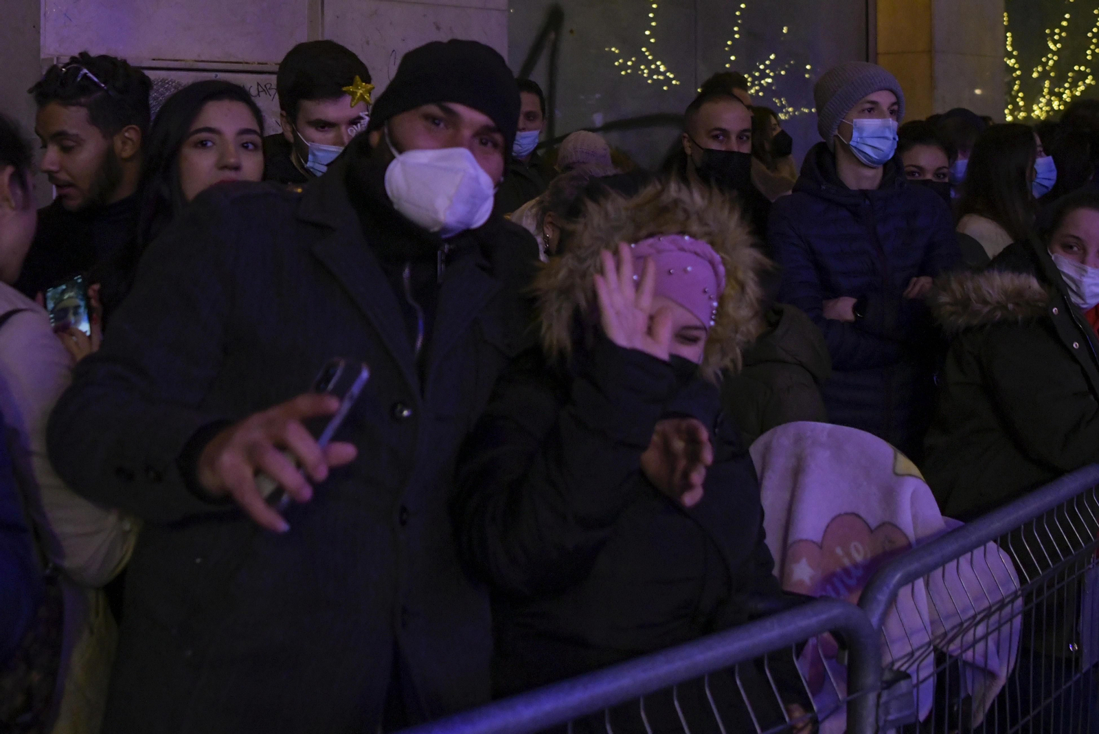 Así fue la Nochevieja 2021 en Granada, en imágenes: uvas en una Plaza del Carmen vallada y ambiente de fiesta en la calle