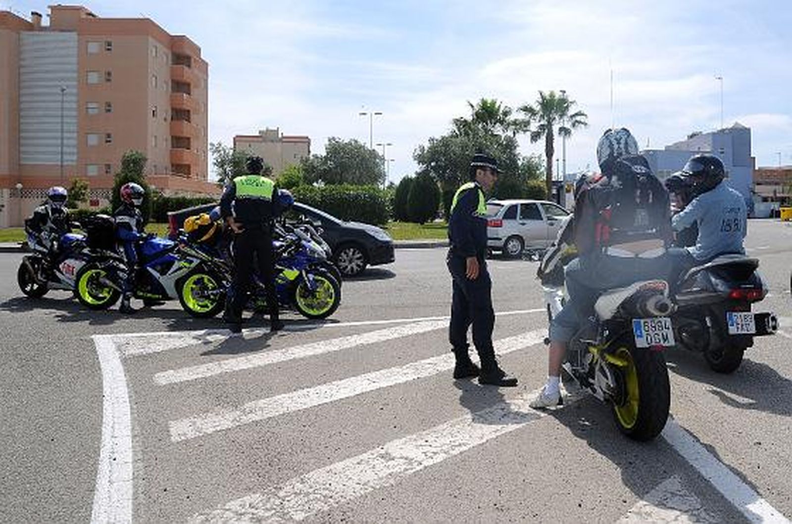 Los moteros inician la ´operación retorno´ tras el Gran Premio de Motociclismo en Jerez. 

Foto: Pascual y Manuel Aranda
