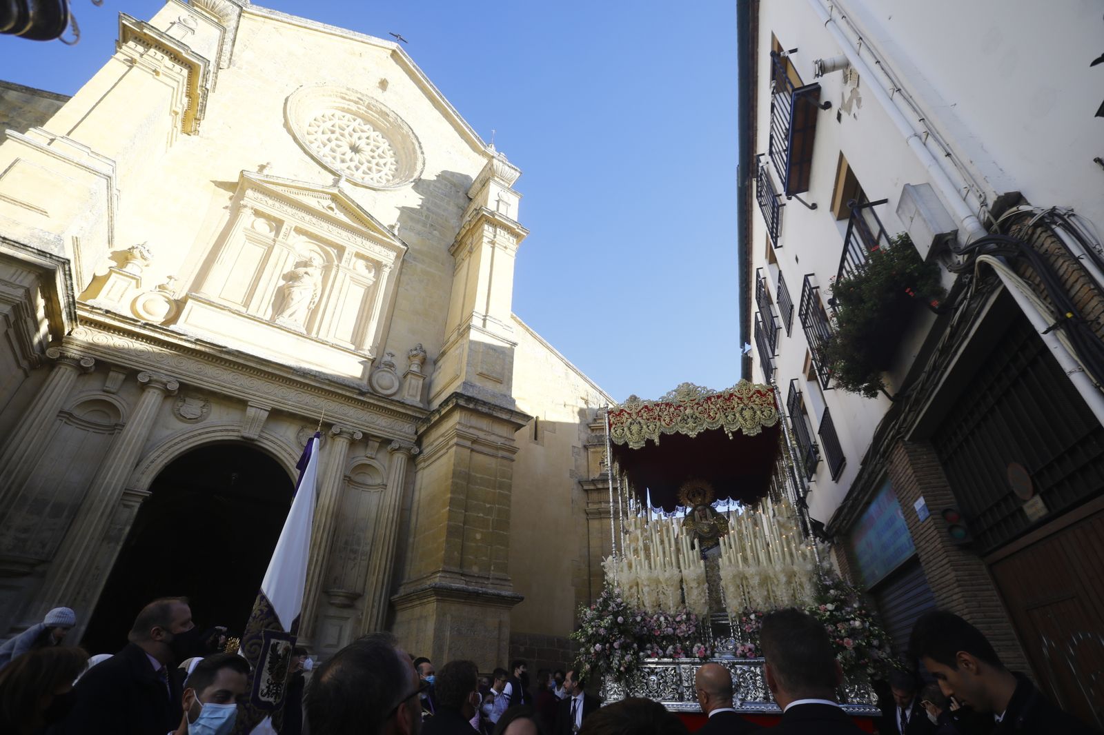 La procesión extraordinaria de la Virgen de la Salud de Córdoba, en imágenes