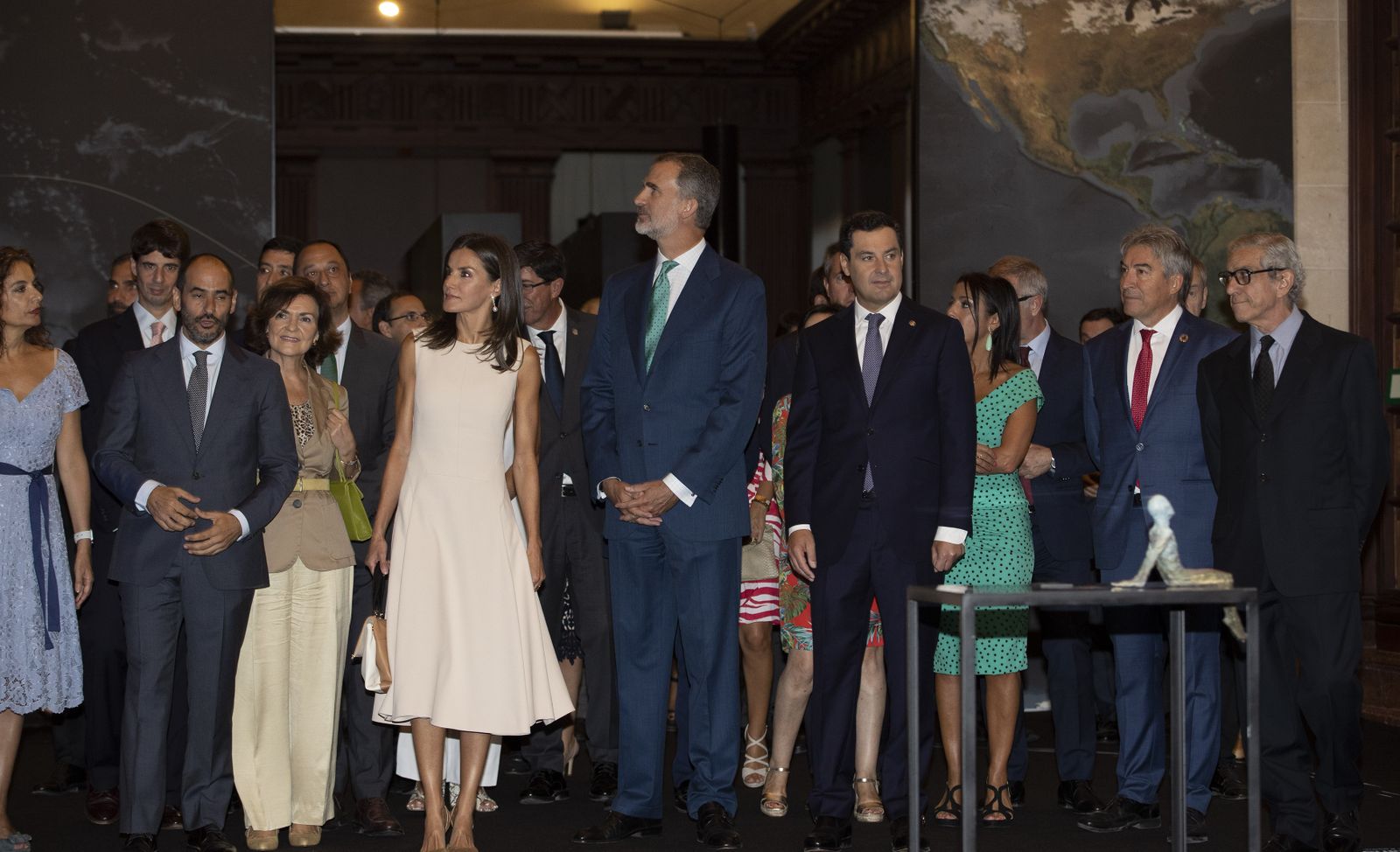 La visita de los Reyes a la exposición 'El viaje más largo', en imágenes