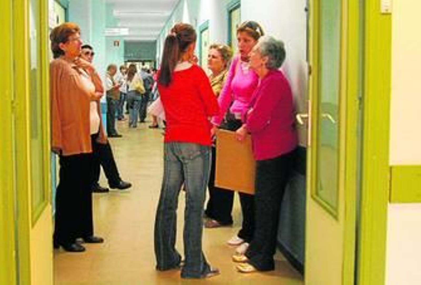 Torrecárdenas regula el horario de visitas y reduce a dos los acompañantes