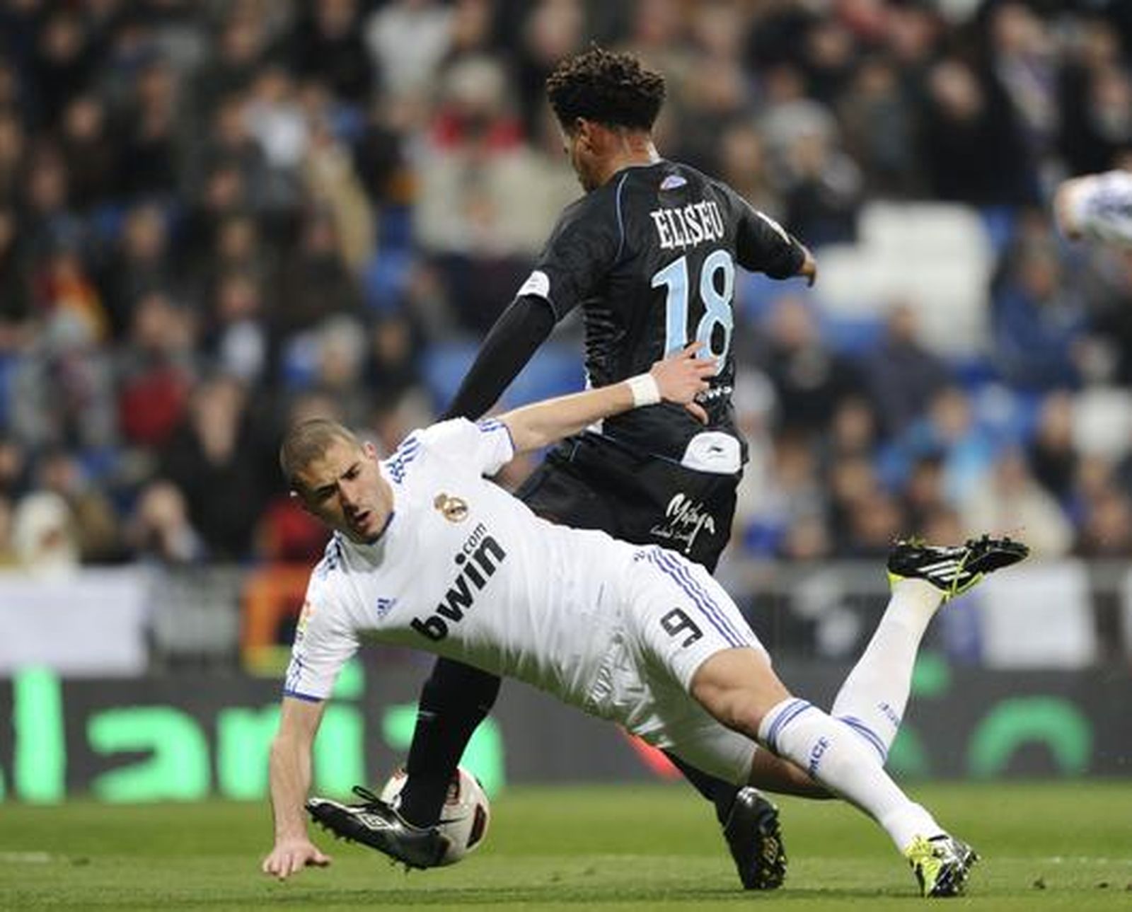El Málaga sale goleado ante el Madrid en la vuelta de Pellegrini al Bernabéu. / AFP
