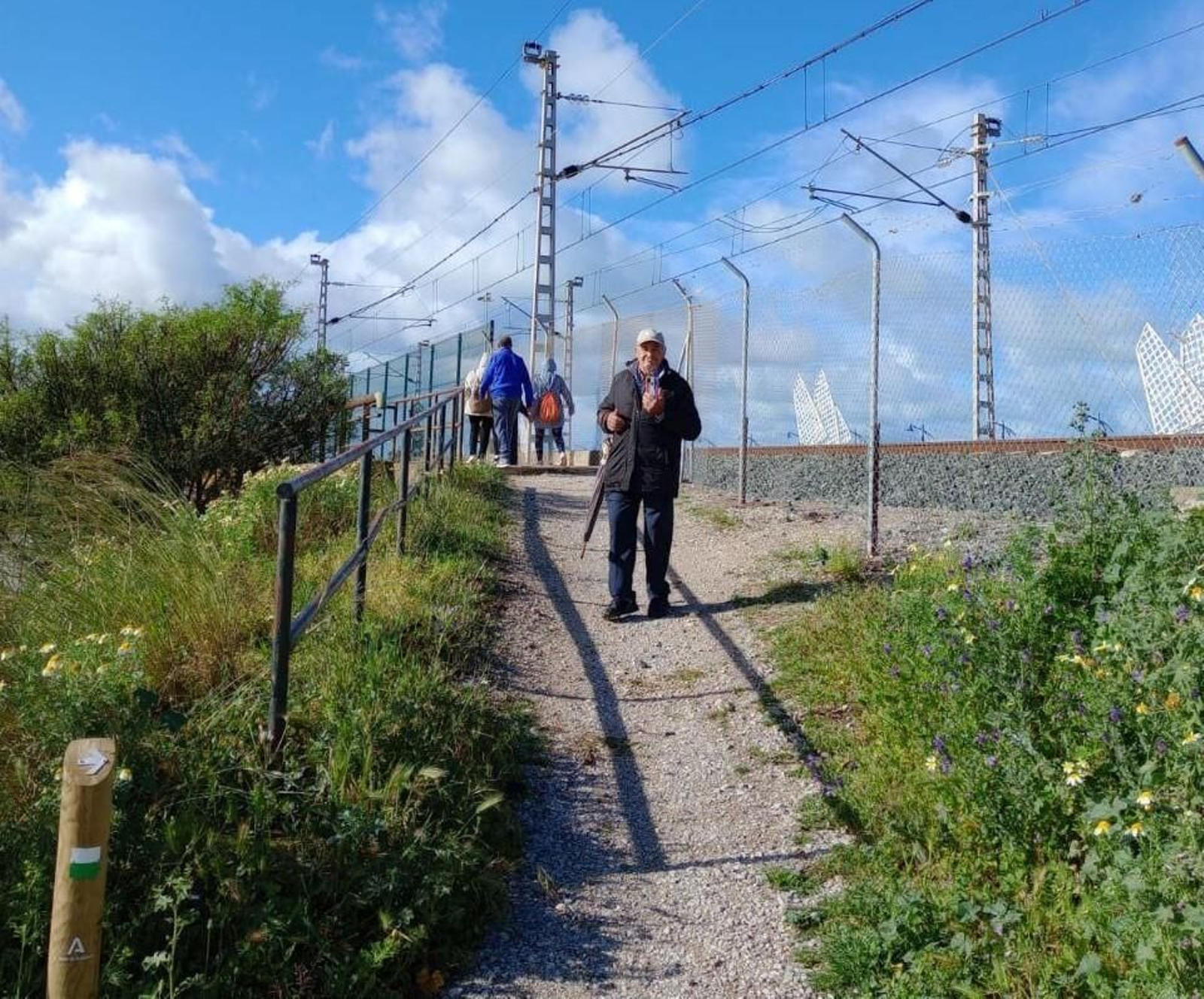 Las caminatas saludables son una forma de mantenerse activos, socializar y conocer diferentes lugares.