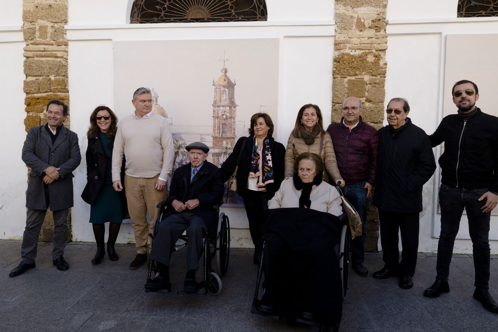 Las imágenes de la inauguración de la exposición de Juan Manuel Fernández Pujol en el exterior del mercado