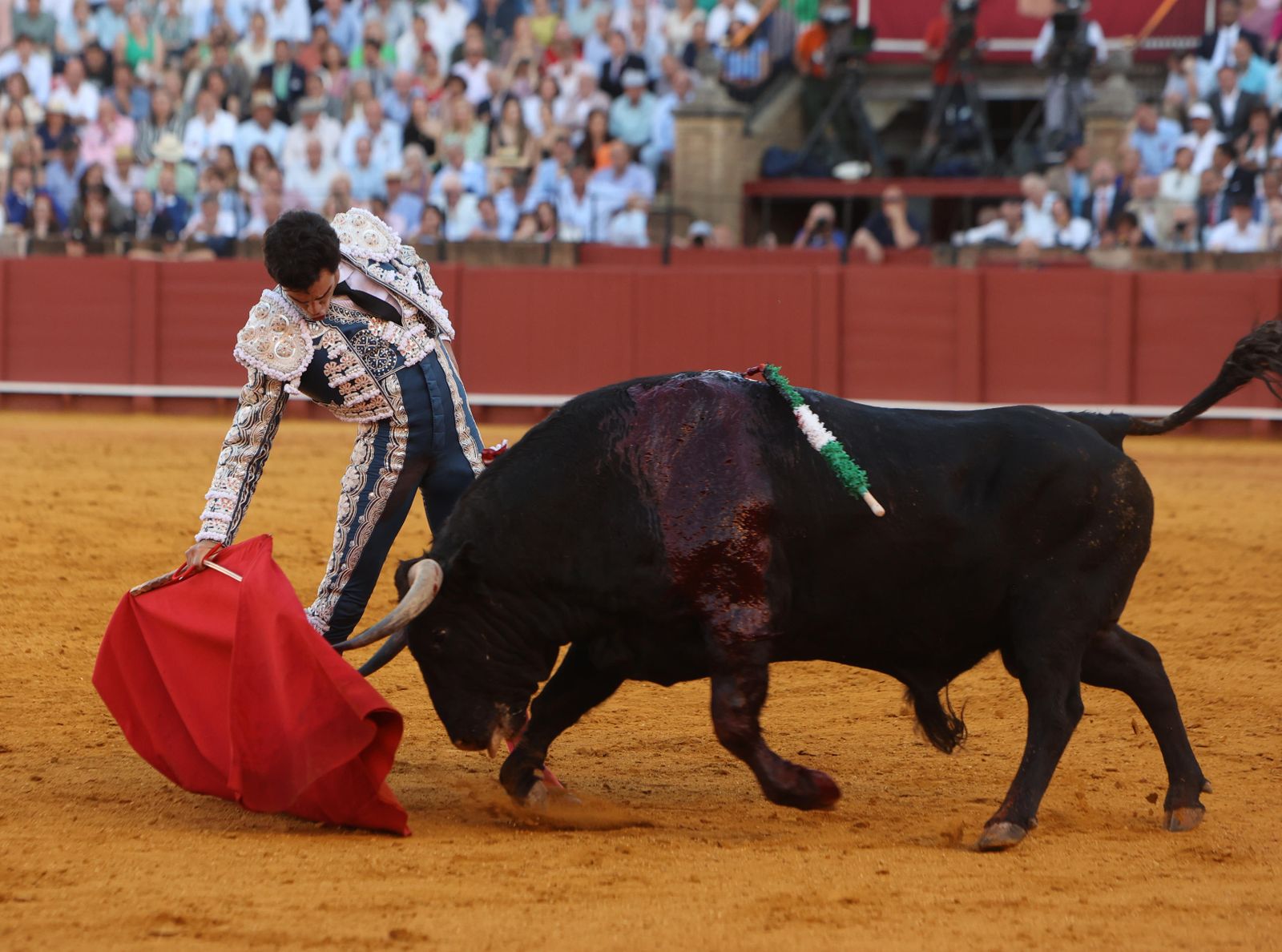 Imágenes de la corrida de toros en la Feria de Sevilla 2023 con El Juli, Alejandro Talavante y Tomás Rufo