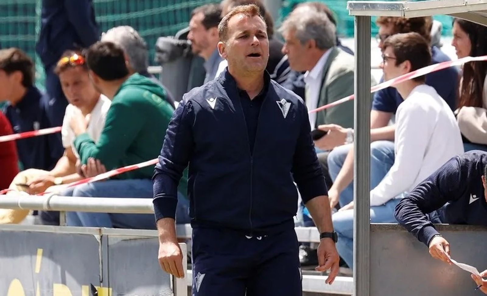 Francisco Cordero 'Rubio', técnico del filial, ha recibido un serio revés con la derrota ante el Tomares.