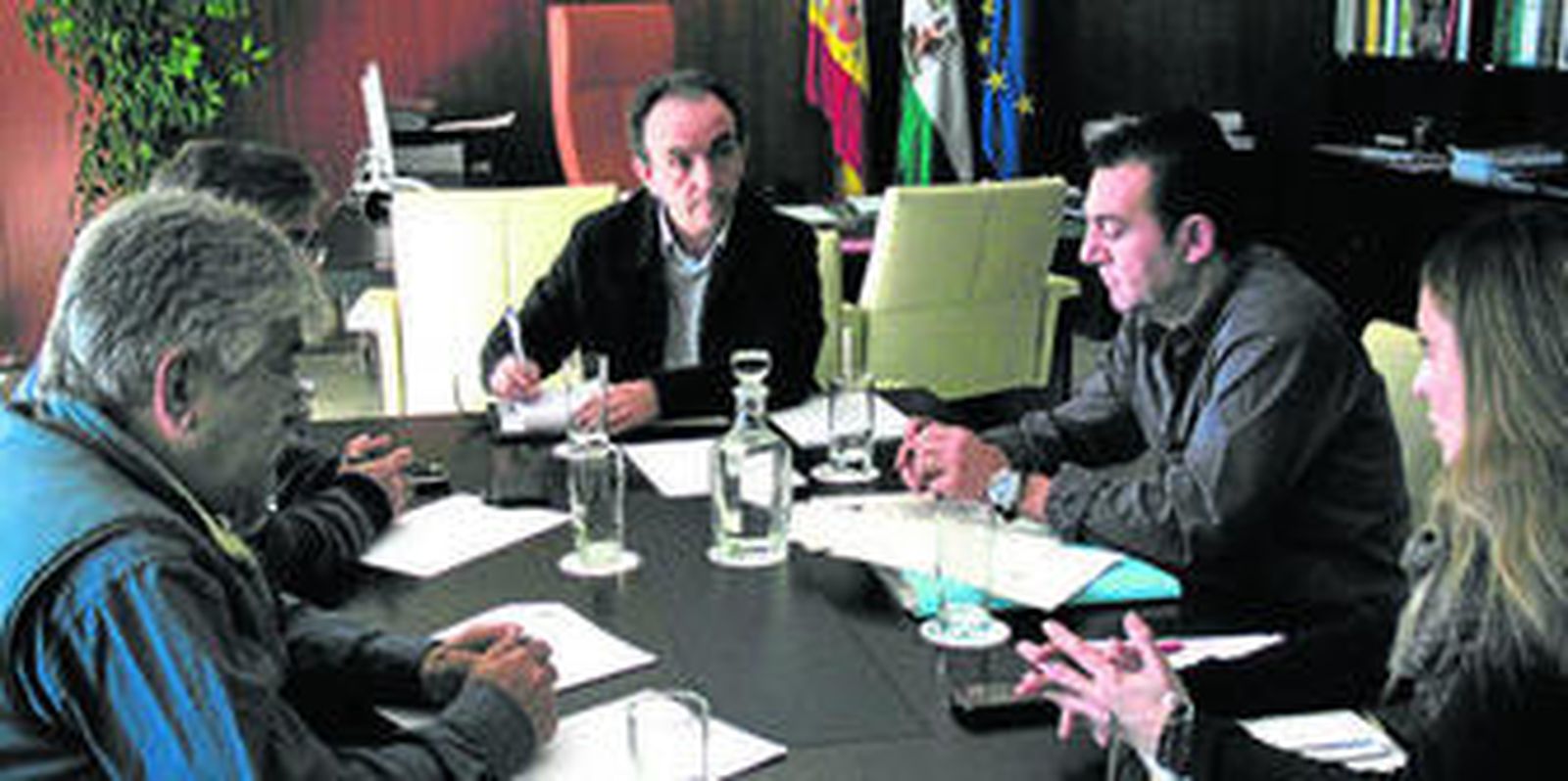 Reunión de la Junta con representantes del comité de Iberia y sindicatos para analizar la situación, ayer.