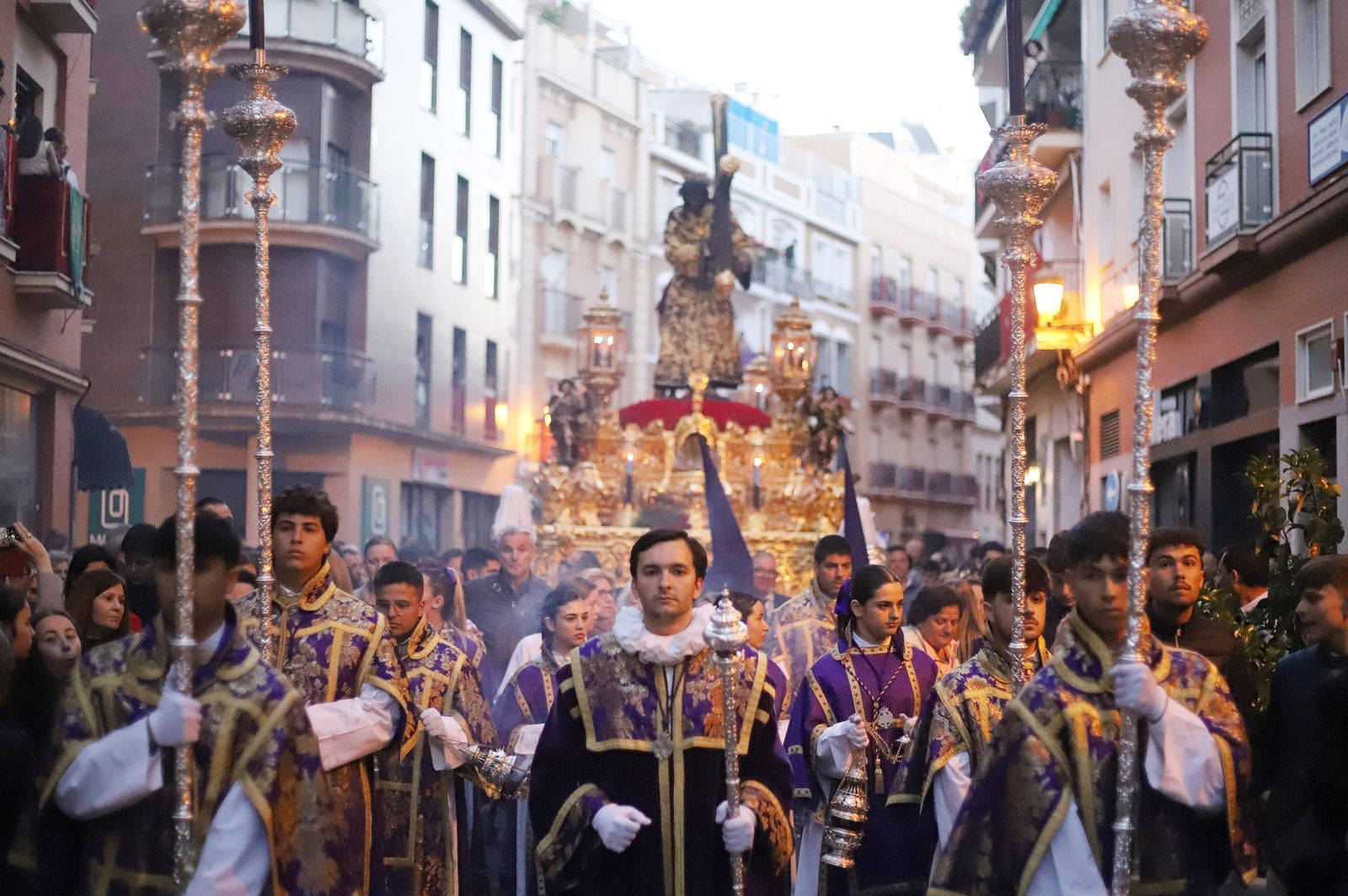 La Hermandad El Nazareno en la madrugá de la Semana Santa de Huelva 2023, en imágenes