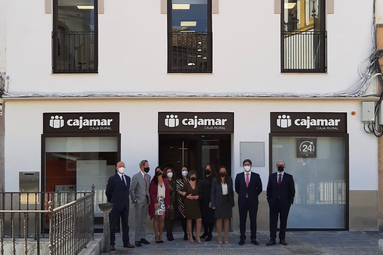 Equipo de Cajamar en la nueva sede de Ronda