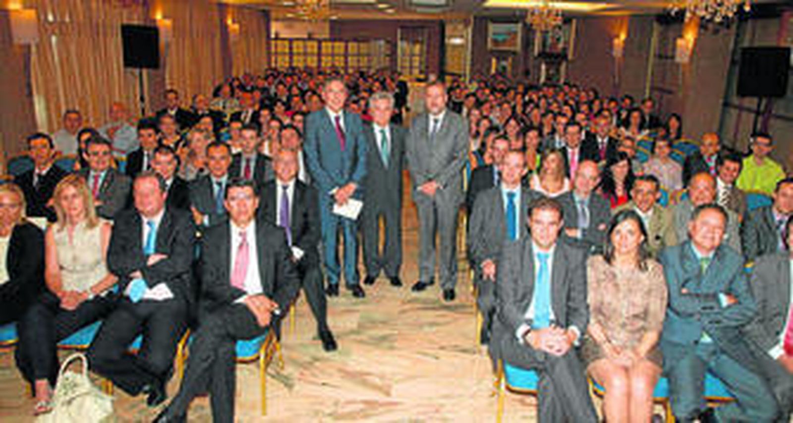 El Gran Hotel Almería acogió la reunión de Caja Granada con su equipo humano de Almería.